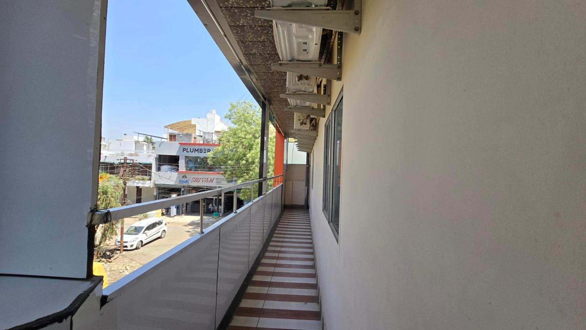 Hotel Maheshwari Green'S Ujjain Exteriör bild