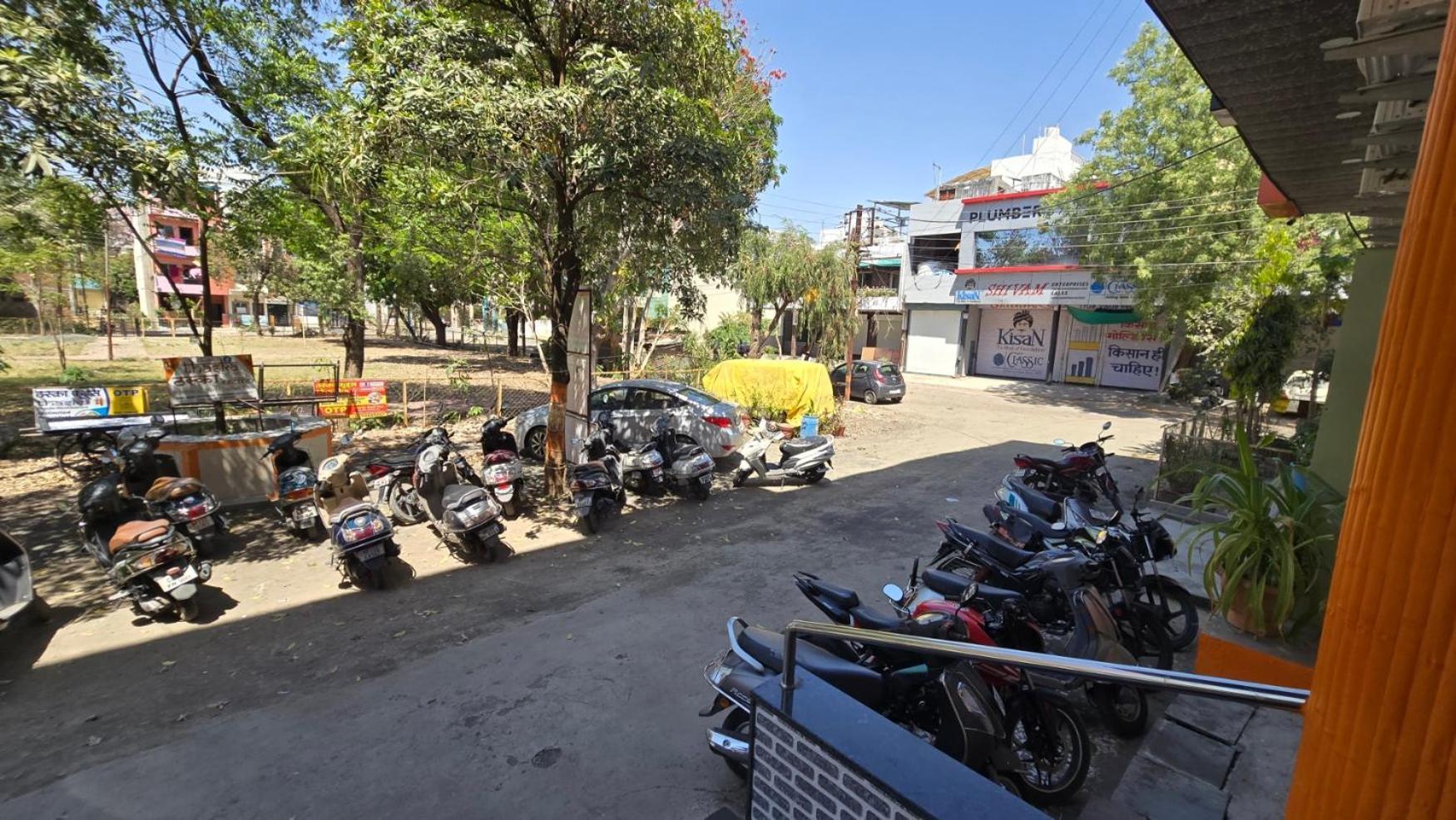 Hotel Maheshwari Green'S Ujjain Exteriör bild