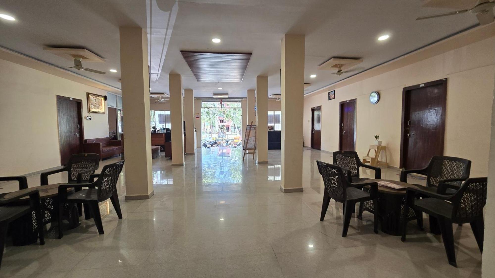 Hotel Maheshwari Green'S Ujjain Exteriör bild