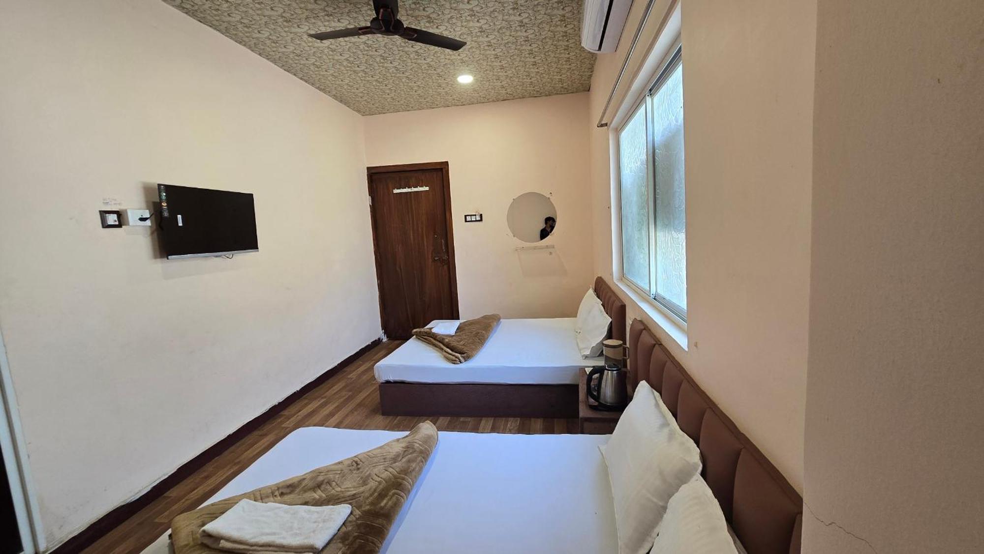 Hotel Maheshwari Green'S Ujjain Exteriör bild
