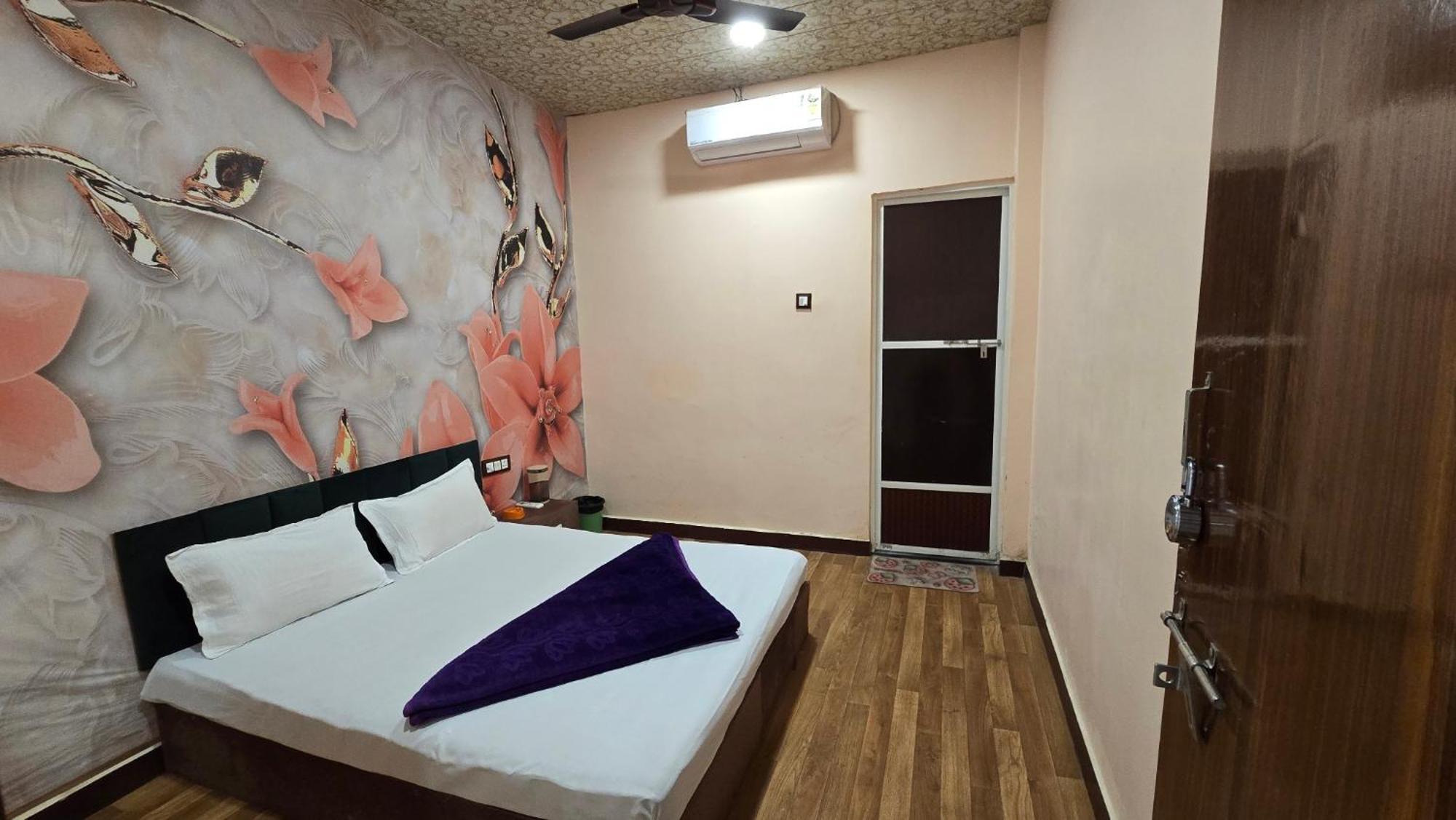 Hotel Maheshwari Green'S Ujjain Exteriör bild