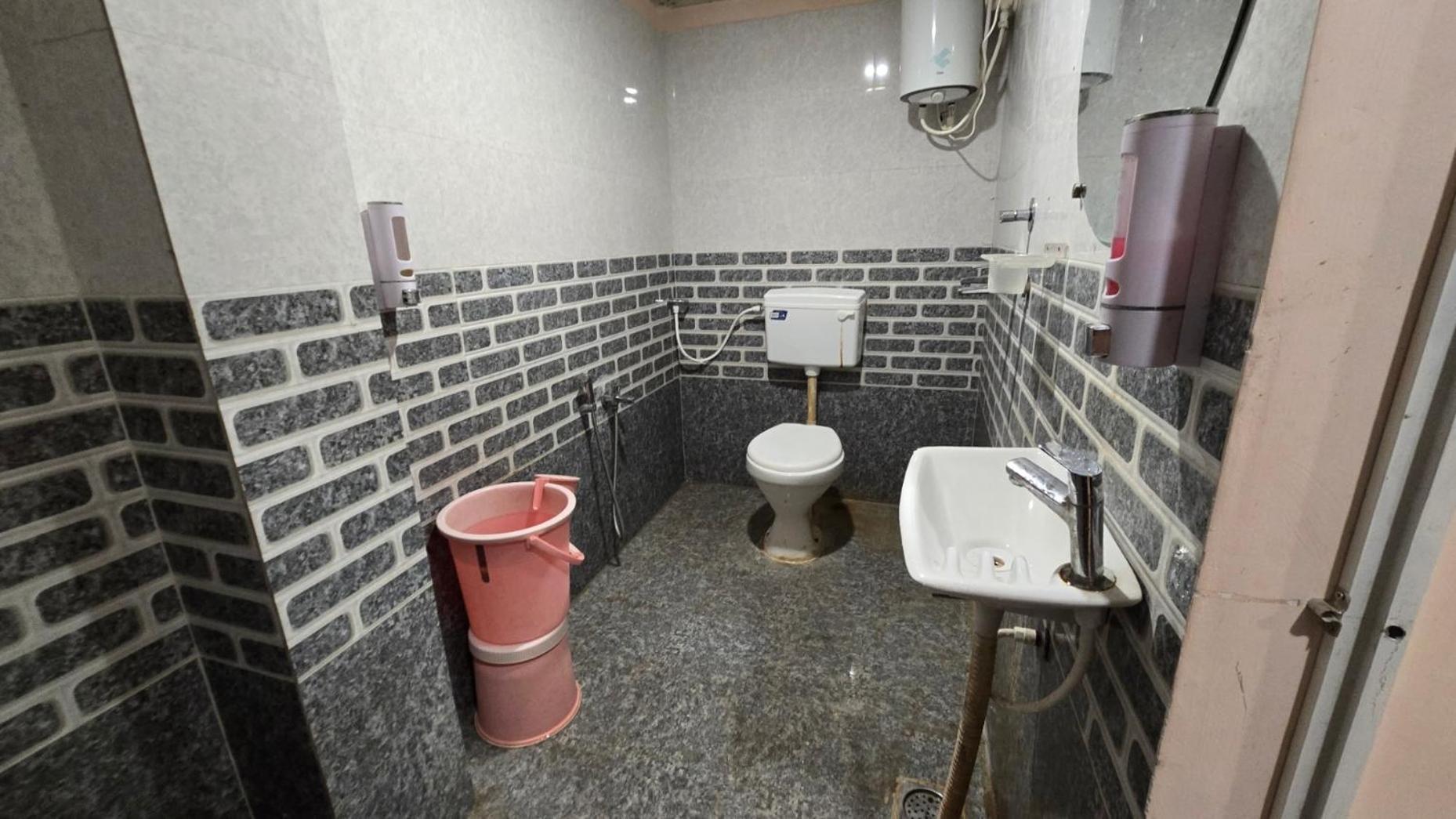 Hotel Maheshwari Green'S Ujjain Exteriör bild