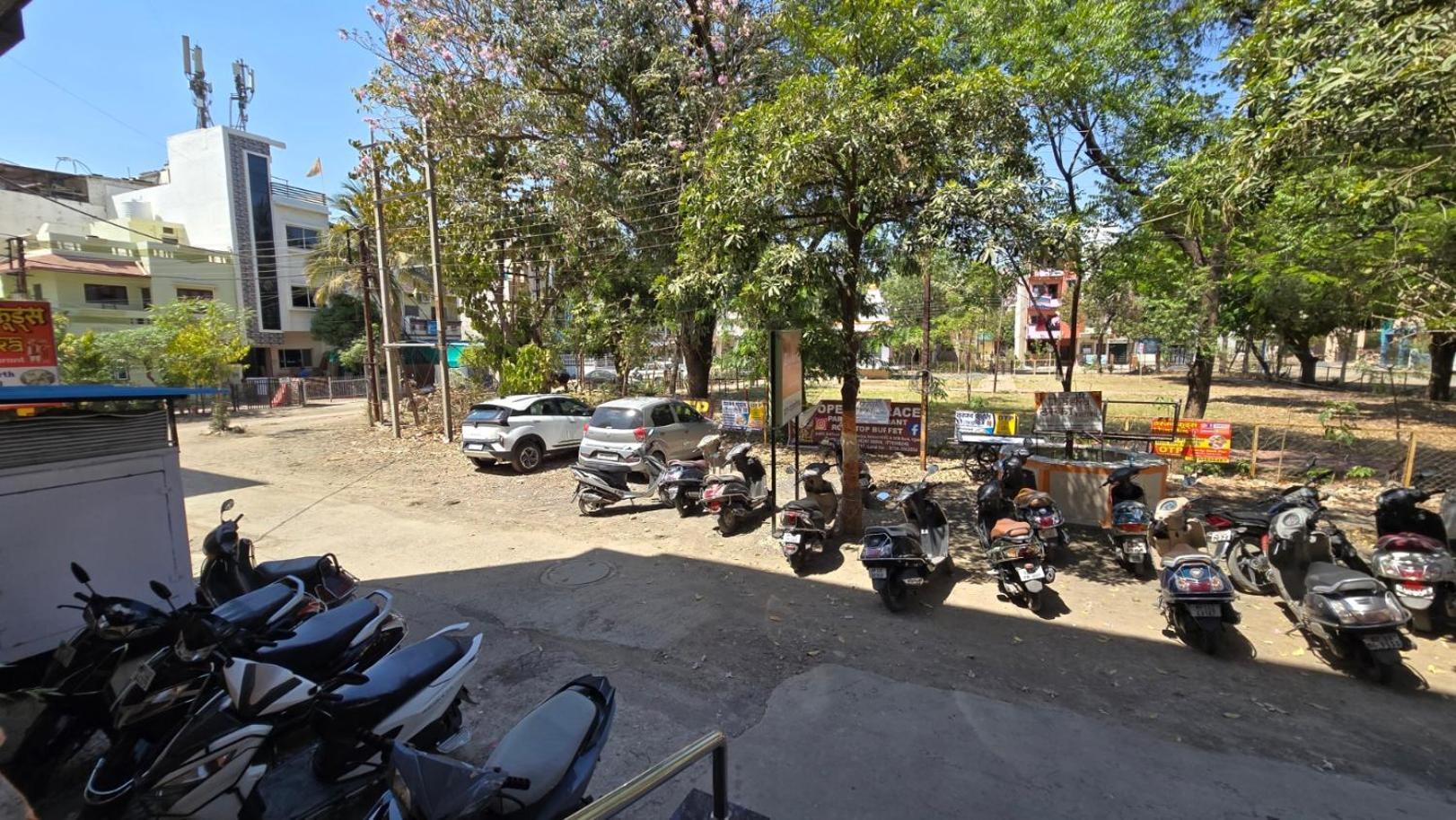 Hotel Maheshwari Green'S Ujjain Exteriör bild