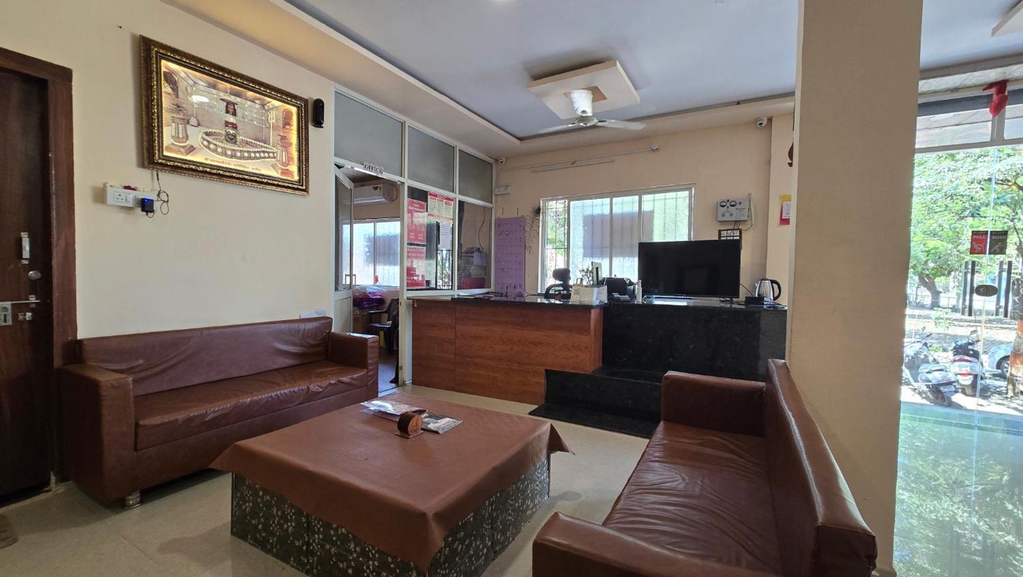 Hotel Maheshwari Green'S Ujjain Exteriör bild